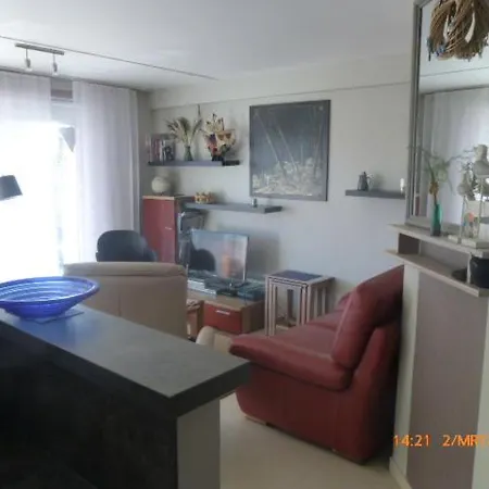 Met Garage Aan Zee Apartment