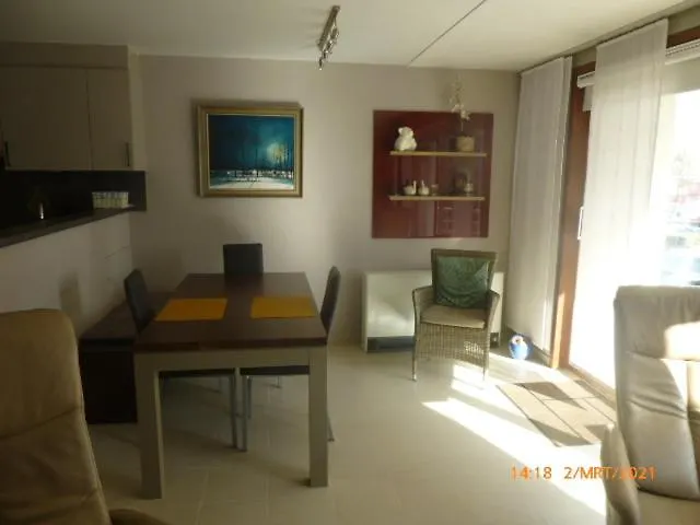 Met Garage Aan Zee Apartment