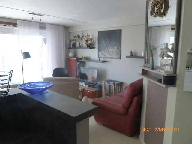 Met Garage Aan Zee Apartment